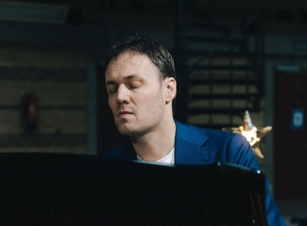 Bernd van den Bos speelt Einaudi