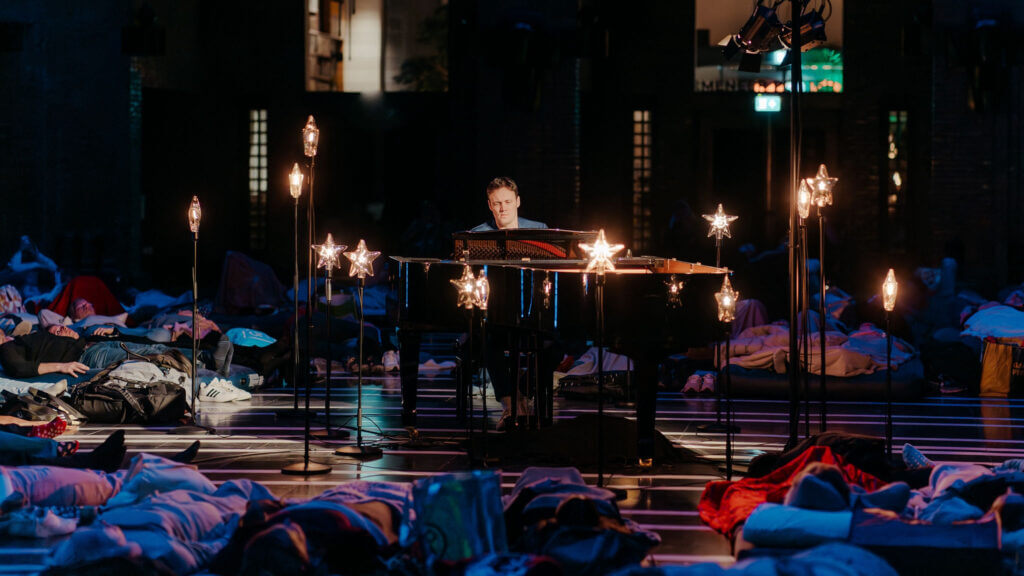 Bernd van den Bos speelt Einaudi